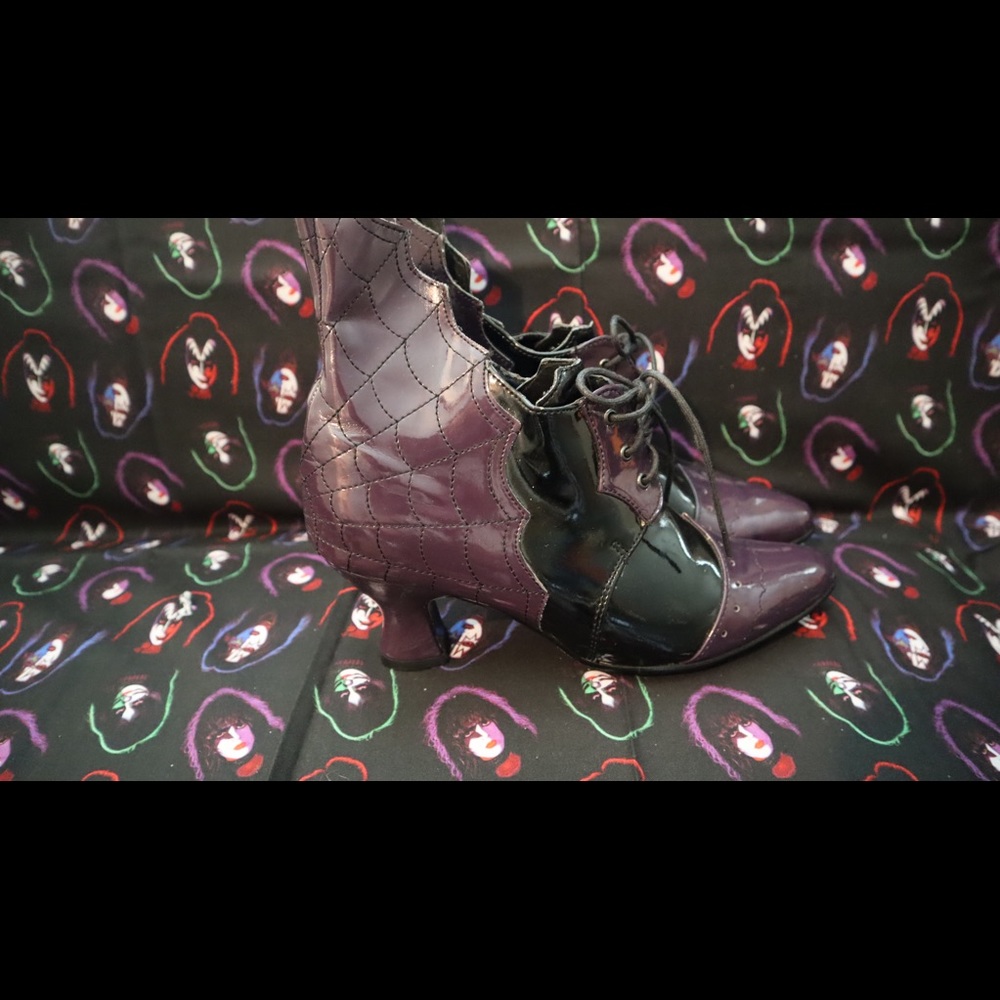 Ellie kitten heel spider web heels